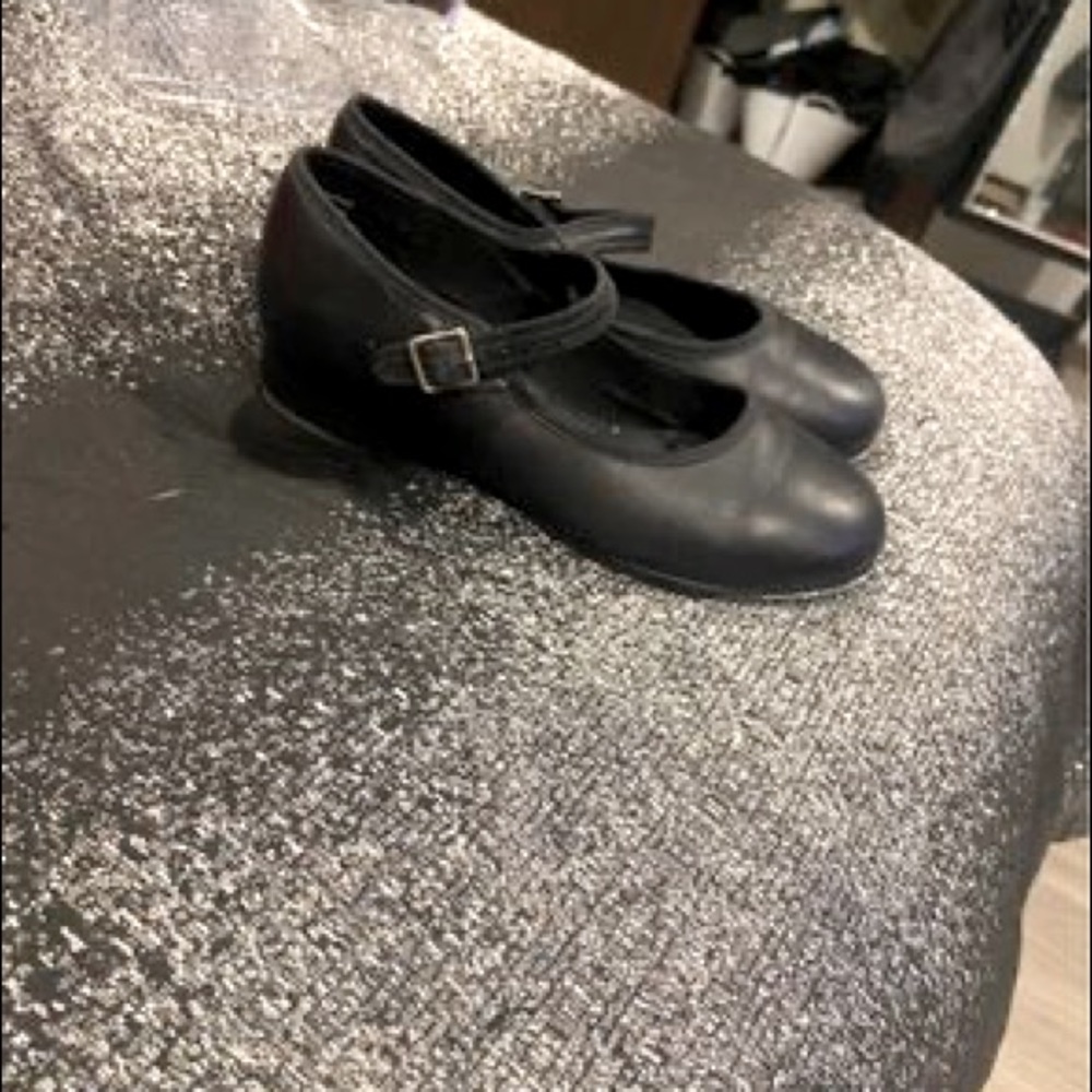 6.5M buckle tap shoes